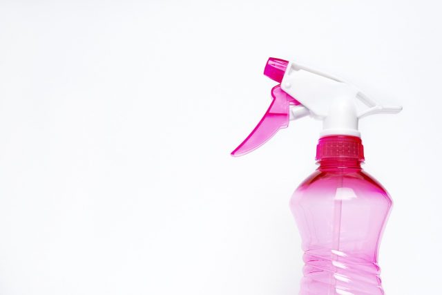 spray-bottle-2754171_1280