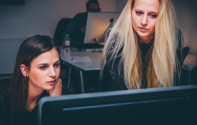 women-1209678_1280 (1)